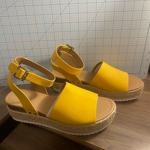 Size 11 yellow sandals
